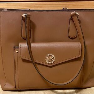 MICHAEL KORS Jet Set Caramel Brown Leather Tote with Front Pocket